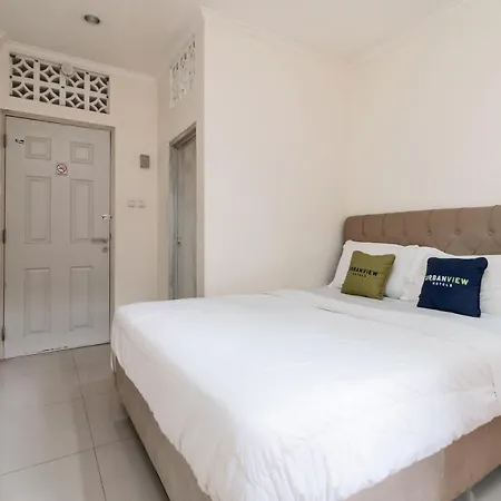 Urbanview Hotel Minongga Pondok Labu-3