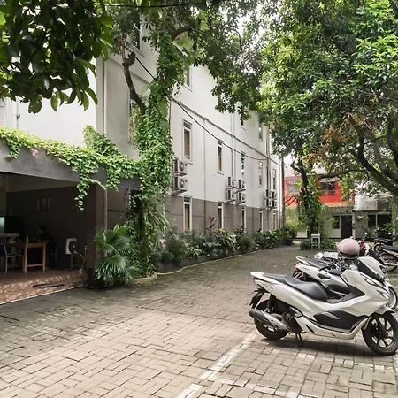 Urbanview Hotel Minongga Pondok Labu-2